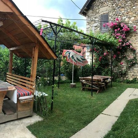 Guest House Ulaj Vuthaj Εξωτερικό φωτογραφία