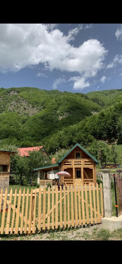 Guest House Ulaj Vuthaj Εξωτερικό φωτογραφία