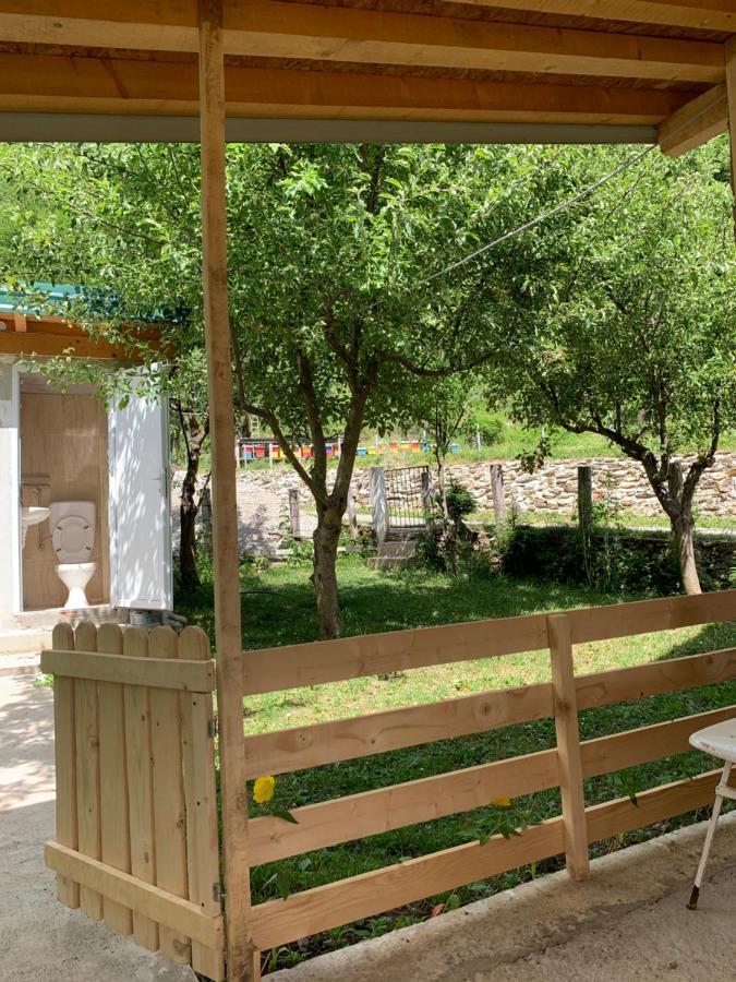 Guest House Ulaj Vuthaj Εξωτερικό φωτογραφία