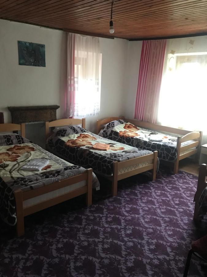 Guest House Ulaj Vuthaj Εξωτερικό φωτογραφία