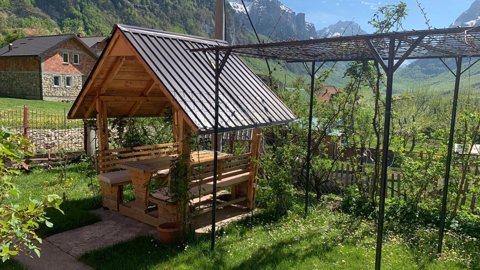 Guest House Ulaj Vuthaj Εξωτερικό φωτογραφία