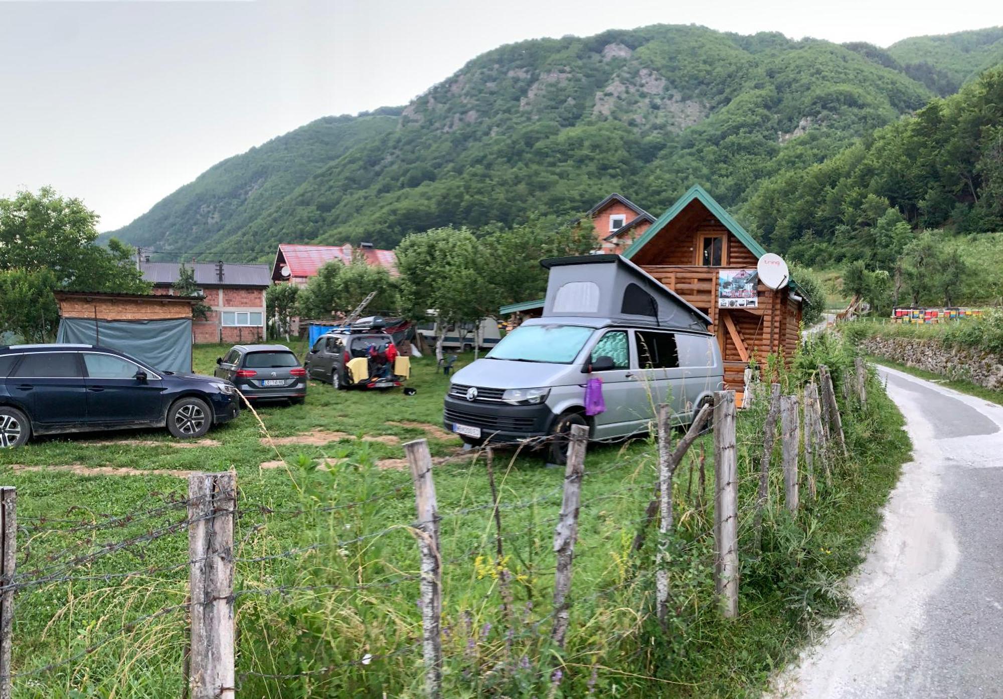 Guest House Ulaj Vuthaj Εξωτερικό φωτογραφία
