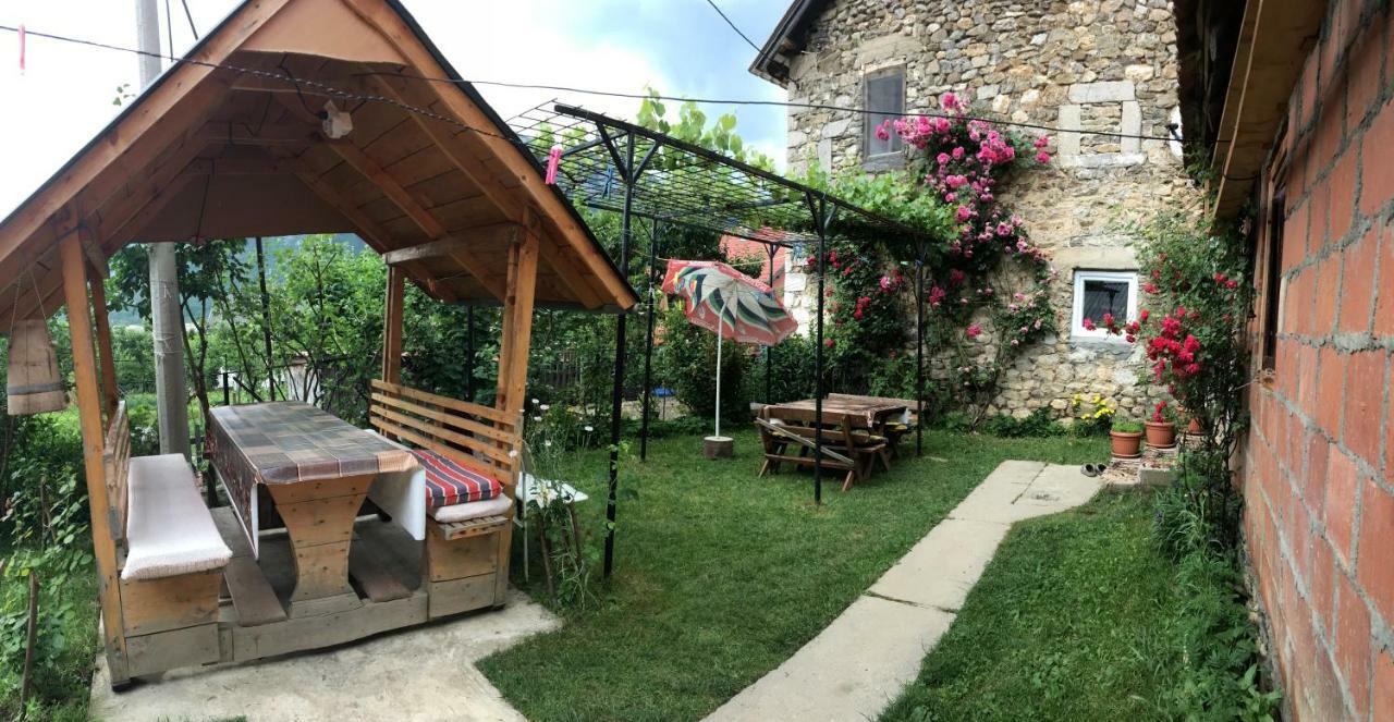 Guest House Ulaj Vuthaj Εξωτερικό φωτογραφία