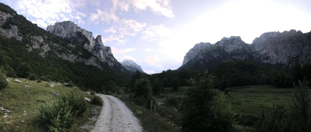 Guest House Ulaj Vuthaj Εξωτερικό φωτογραφία